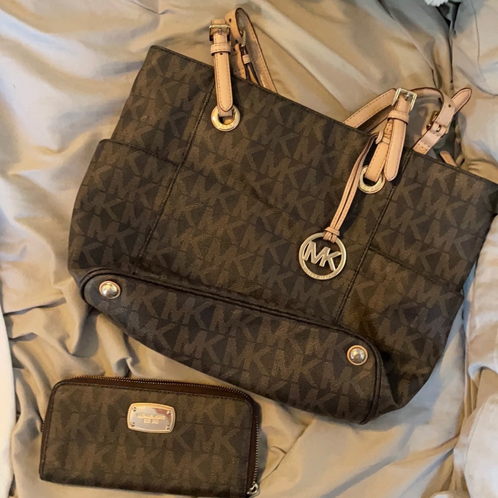 Micheal Kors Wallet & Purse